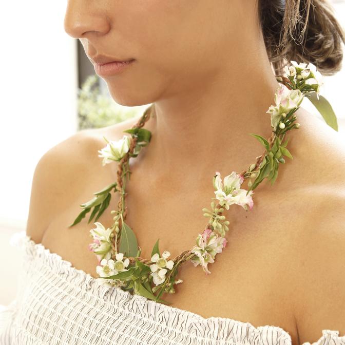 Make Your Own Fresh Flower Necklace