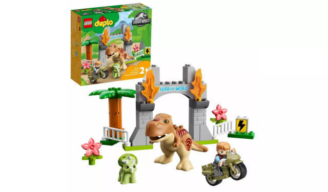 Jurassic World T.Rex & Triceratops Breakout LEGO DUPLO Set